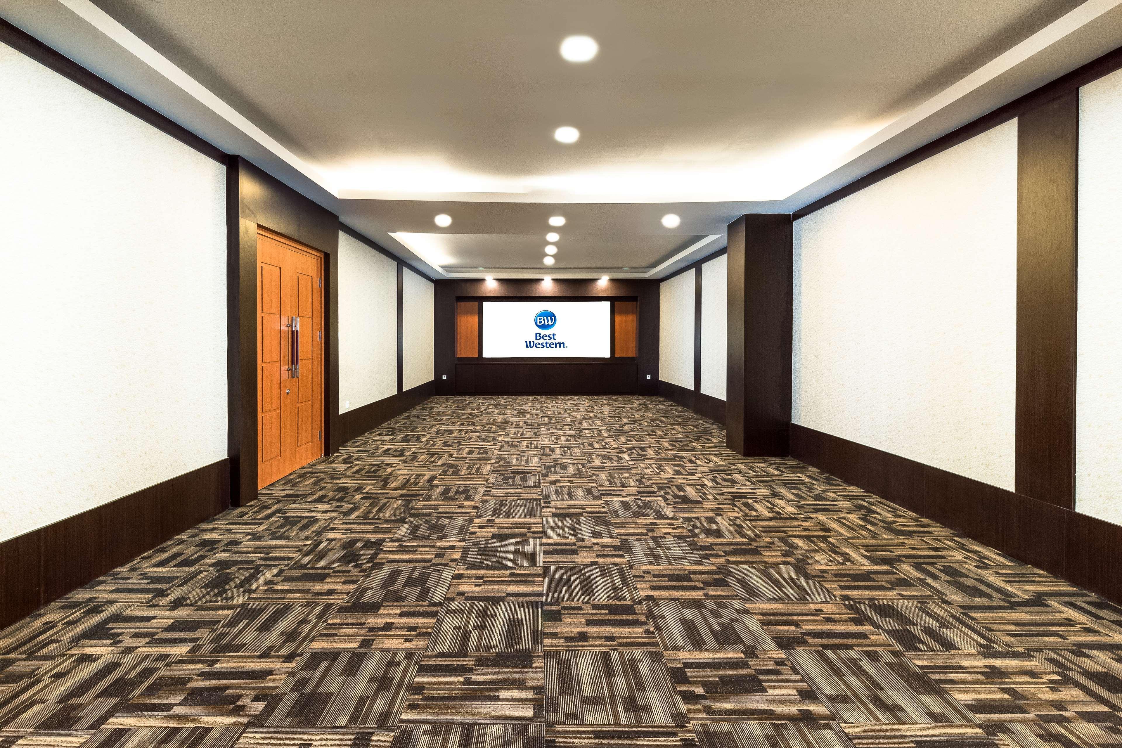 Best Western Senayan Джакарта Экстерьер фото